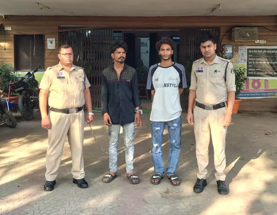 अवैध हथियार के साथ दहशत फैलाने वाला बदमाश गिरफ्तार अवैध हथियार के साथ दहशत फैलाने वाला बदमाश गिरफ्तार