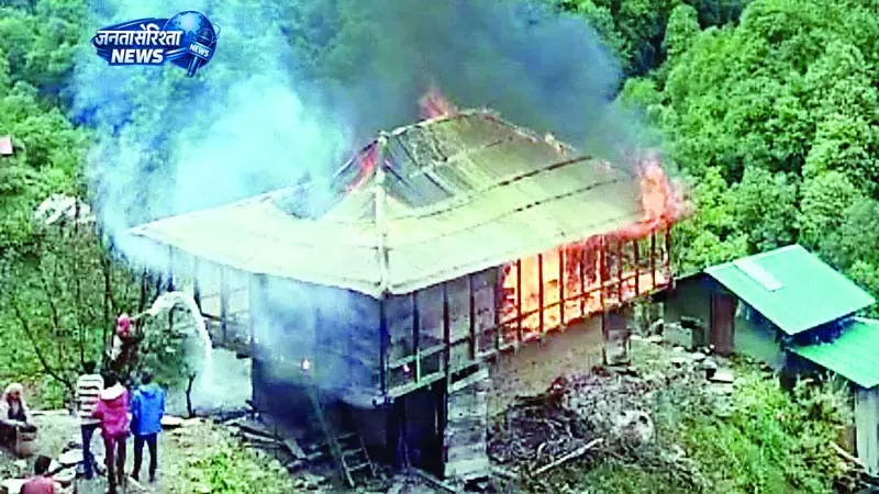 शाक्टी में मकान राख, लाखों का नुकसान शाक्टी में मकान राख, लाखों का नुकसान