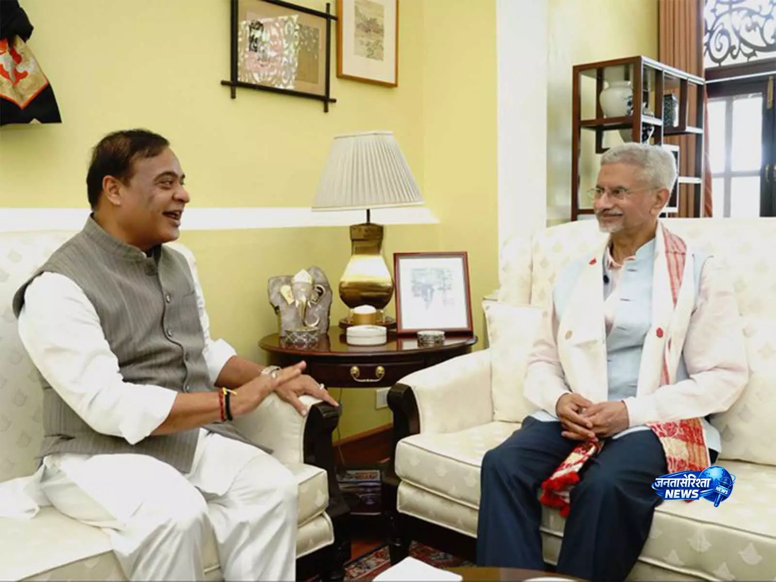 असम के CM ने EAM जयशंकर से मुलाकात की, एक्ट ईस्ट पॉलिसी और क्षेत्रीय व्यापार के मौकों पर चर्चा की असम के CM ने EAM जयशंकर से मुलाकात की, एक्ट ईस्ट पॉलिसी और क्षेत्रीय व्यापार के मौकों पर चर्चा की