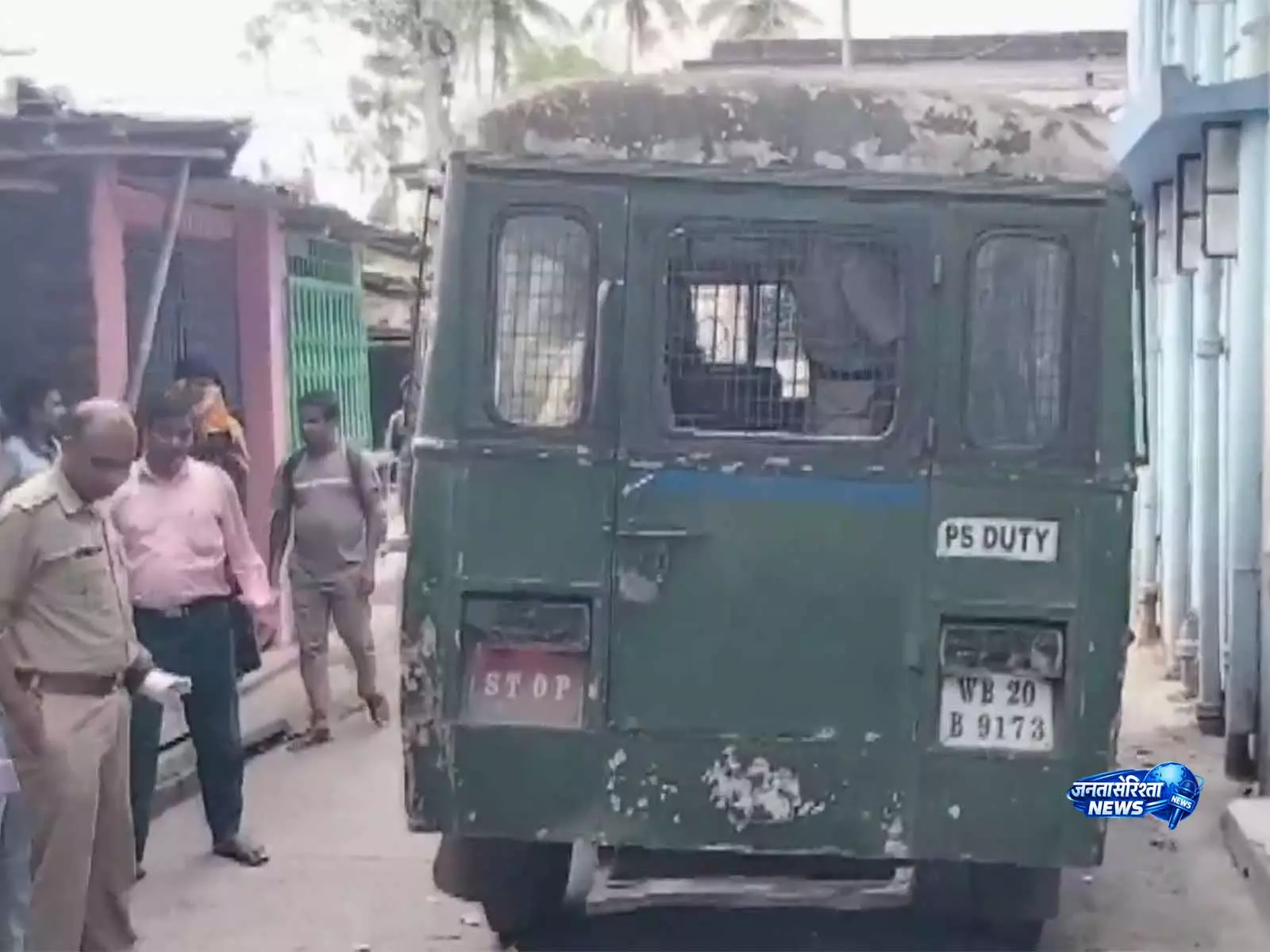 Bengal: अभिषेक बनर्जी पर हमले के मामले में पुलिस ने 5 आरोपियों को कोर्ट में पेश किया Bengal: अभिषेक बनर्जी पर हमले के मामले में पुलिस ने 5 आरोपियों को कोर्ट में पेश किया