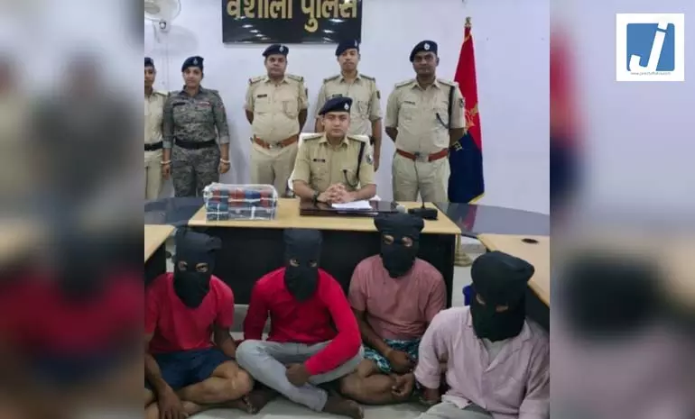 मैरेज हॉल बना था मादक पदार्थों की खरीद-बिक्री का अड्डा, 308 ग्राम हेरोइन के साथ 7 तस्कर गिरफ्तार मैरेज हॉल बना था मादक पदार्थों की खरीद-बिक्री का अड्डा, 308 ग्राम हेरोइन के साथ 7 तस्कर गिरफ्तार