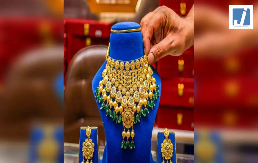 सोना मई में 6 हजार रुपए और चांदी 23 हजार रुपए से अधिक महंगी हुई सोना मई में 6 हजार रुपए और चांदी 23 हजार रुपए से अधिक महंगी हुई