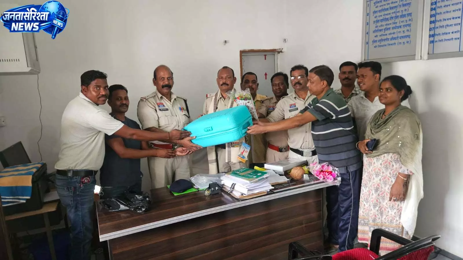 38 साल की सेवा के बाद ASI देव प्रसाद चौहान हुए सेवानिवृत्त 38 साल की सेवा के बाद ASI देव प्रसाद चौहान हुए सेवानिवृत्त