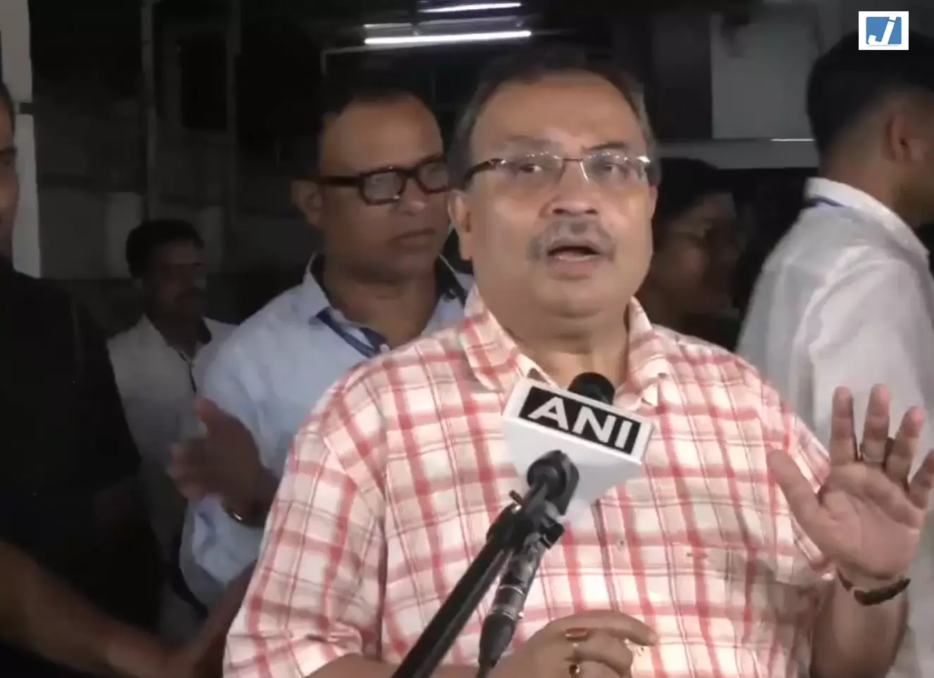 अभिषेक बनर्जी के इलाज को लेकर कुणाल घोष का बयान, ममता बनर्जी अस्पताल पहुंचीं अभिषेक बनर्जी के इलाज को लेकर कुणाल घोष का बयान, ममता बनर्जी अस्पताल पहुंचीं
