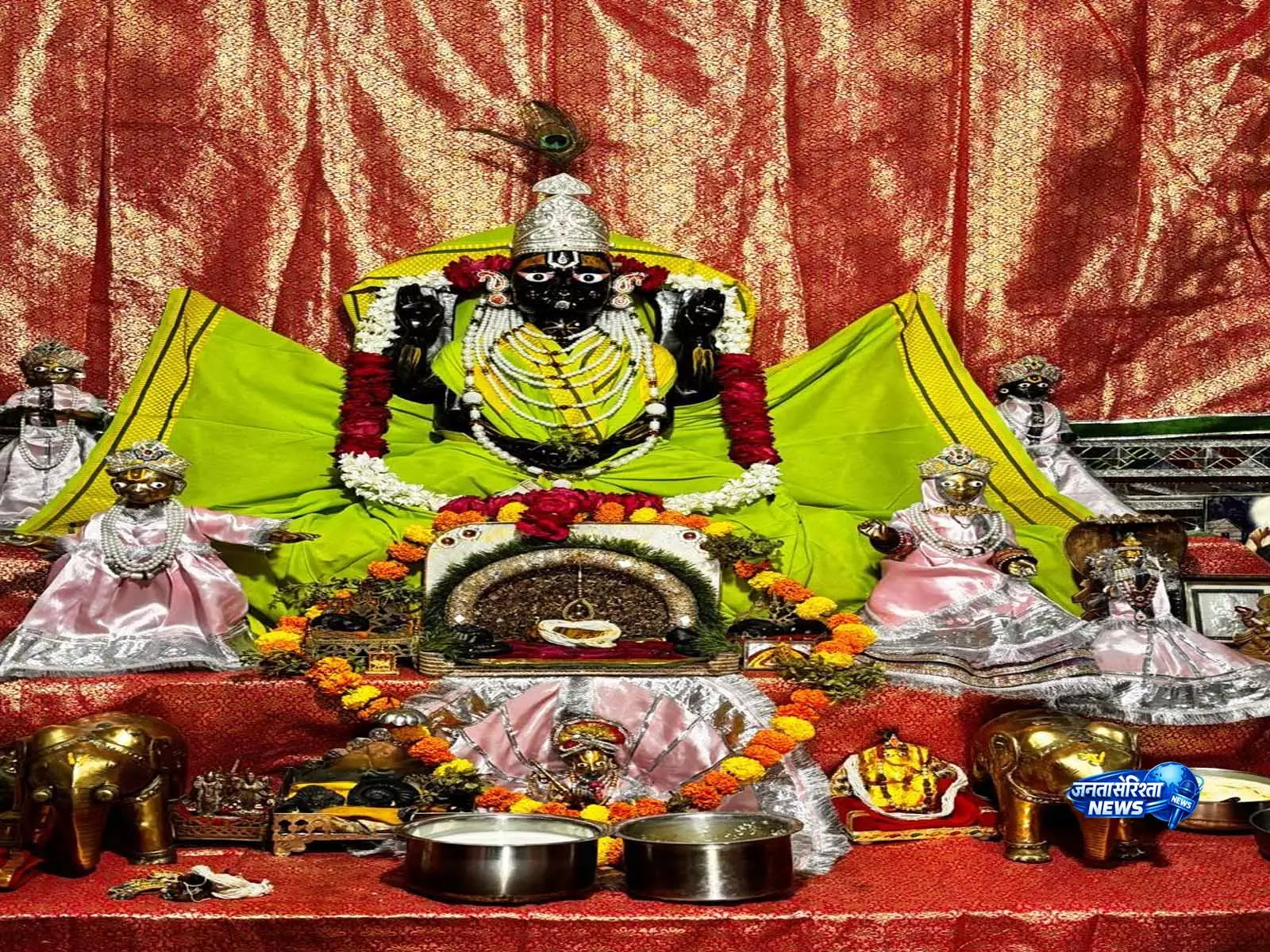 बद्रीनारायण ट्रस्ट की नौतपा तपिश में अनूठी पहल, राहगीरों को पिलाई ठंडी छाछ, उमड़ी भीड़ बद्रीनारायण ट्रस्ट की नौतपा तपिश में अनूठी पहल, राहगीरों को पिलाई ठंडी छाछ, उमड़ी भीड़