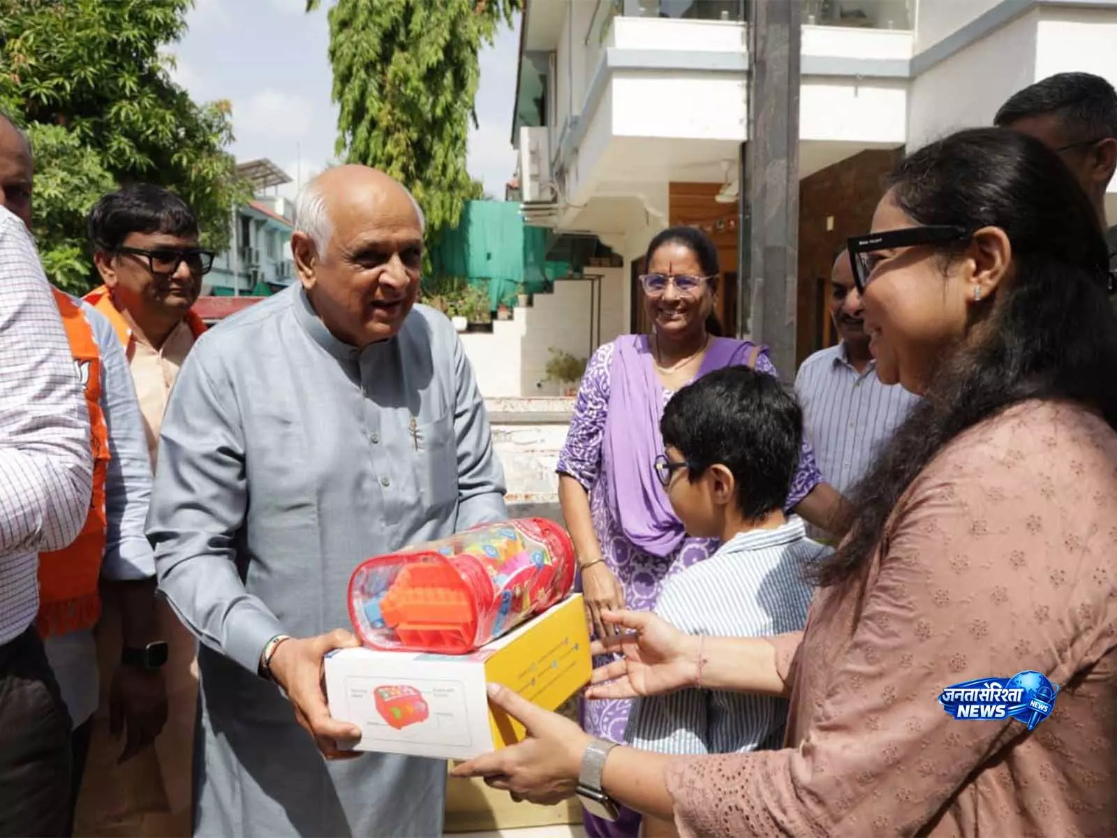 गुजरात के CM ने अहमदाबाद में बच्चों को खेलने दो, बच्चों को खिलने दो अभियान में भाग लिया गुजरात के CM ने अहमदाबाद में बच्चों को खेलने दो, बच्चों को खिलने दो अभियान में भाग लिया