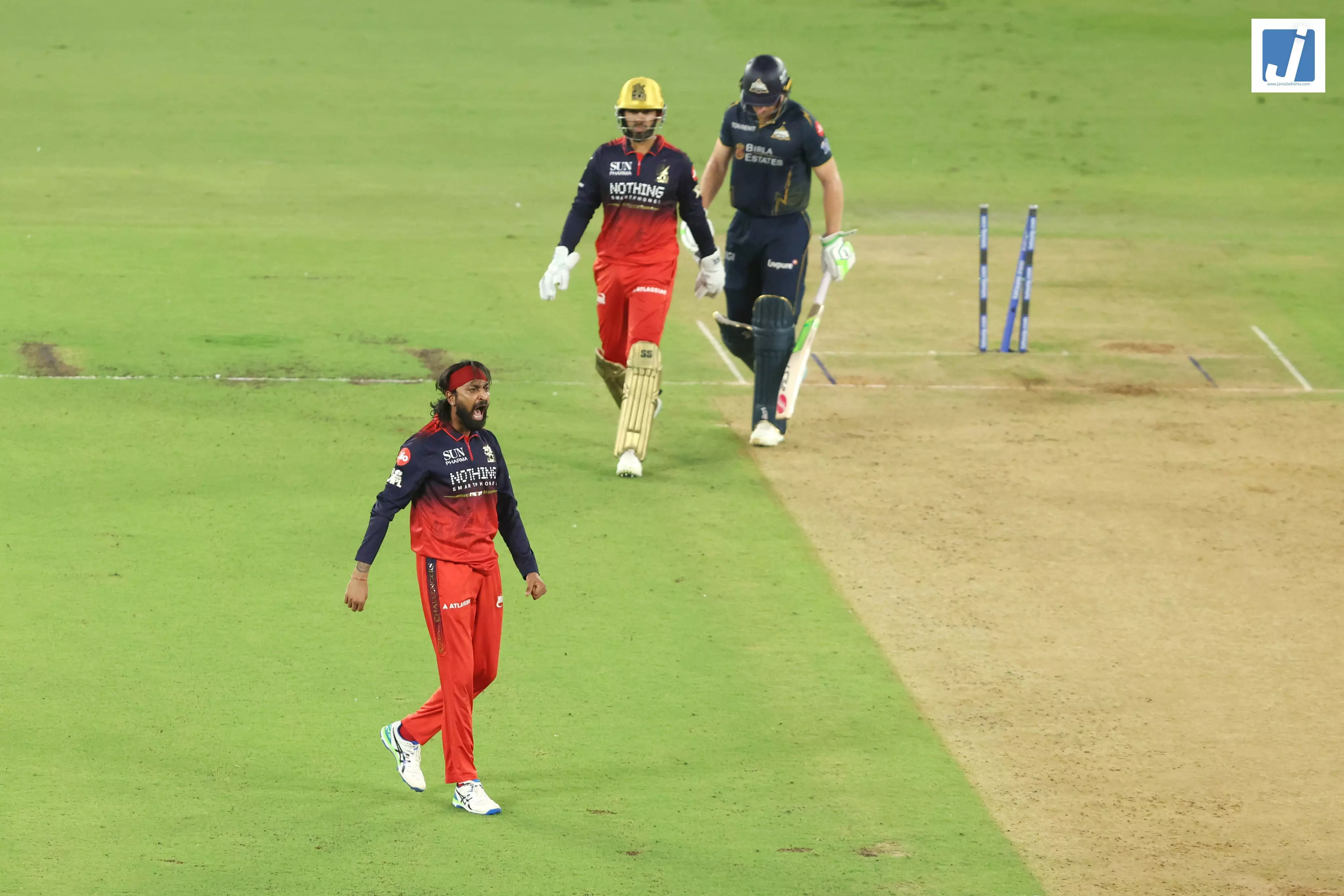 RCB के गेंदबाजों का दबदबा, 18.3 ओवर में GT 142/7 पर पहुंची RCB के गेंदबाजों का दबदबा, 18.3 ओवर में GT 142/7 पर पहुंची