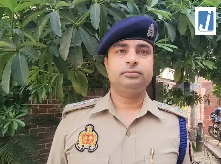 वाराणसी में गांजा तस्कर गिरफ्तार, कब्जे से नकदी भी बरामद वाराणसी में गांजा तस्कर गिरफ्तार, कब्जे से नकदी भी बरामद