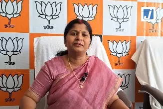 अखिलेश यादव अपने कार्यकाल का हिसाब दें अखिलेश यादव अपने कार्यकाल का हिसाब दें