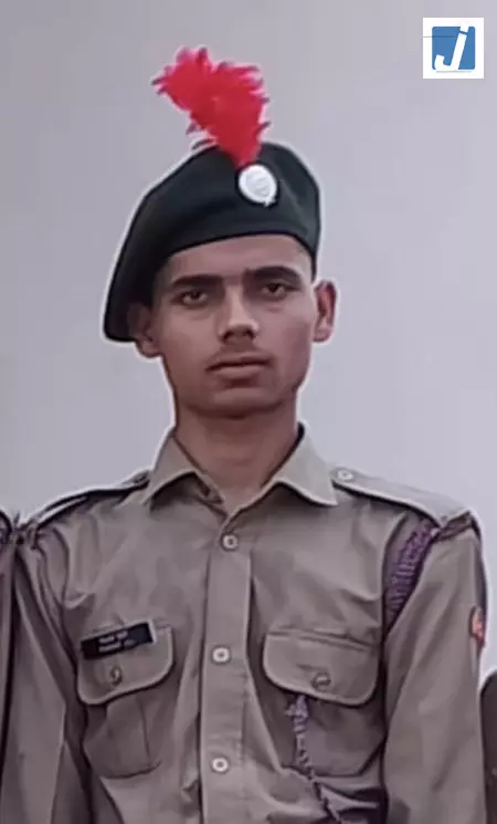 यूपी: मुरादाबाद में सेल्फी वीडियो रिकॉर्ड करने के बाद युवक ने की आत्महत्या यूपी: मुरादाबाद में सेल्फी वीडियो रिकॉर्ड करने के बाद युवक ने की आत्महत्या