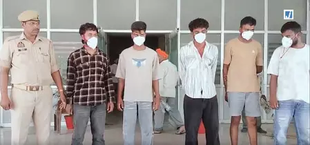चेन स्नेचिंग और छेड़खानी के आरोपियों को लगी गोली, तीन बदमाश गिरफ्तार चेन स्नेचिंग और छेड़खानी के आरोपियों को लगी गोली, तीन बदमाश गिरफ्तार