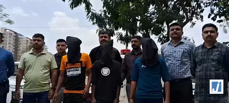चींटियों की शिकायत पर युवक की हत्या, बंद फ्लैट में मिला युवक का शव, चार फ्लैटमेट्स गिरफ्तार चींटियों की शिकायत पर युवक की हत्या, बंद फ्लैट में मिला युवक का शव, चार फ्लैटमेट्स गिरफ्तार