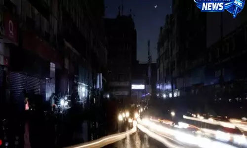 Pakistans का कमजोर यूटिलिटी नेटवर्क बेनकाब, तूफ़ान के बाद लाहौर में बिजली संकट Pakistans का कमजोर यूटिलिटी नेटवर्क बेनकाब, तूफ़ान के बाद लाहौर में बिजली संकट