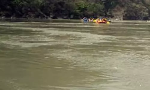 5 की मौत, नदी में कूदे थे डूब रही लड़की को बचाने के लिए
