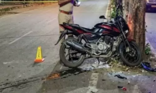कॉलेज छात्र की मौत, थाने के सामने एक्सीडेंट