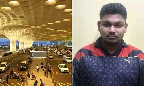 मुंबई एयरपोर्ट पर बड़ा स्कैम उजागर, 25 वर्षीय BBA ग्रेजुएट गिरफ्तार मुंबई एयरपोर्ट पर बड़ा स्कैम उजागर, 25 वर्षीय BBA ग्रेजुएट गिरफ्तार
