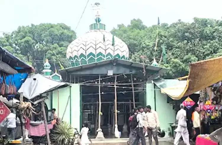 Haridwar: छोटी रोशनी की परंपरा के साथ काठापीर दरगाह में मेले का आगाज Haridwar: छोटी रोशनी की परंपरा के साथ काठापीर दरगाह में मेले का आगाज