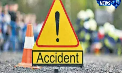 Hyderabad: तेज़ रफ्तार कार TGSRTC बस से भिड़ी, रामनाथपुर में सड़क दुर्घटना Hyderabad: तेज़ रफ्तार कार TGSRTC बस से भिड़ी, रामनाथपुर में सड़क दुर्घटना