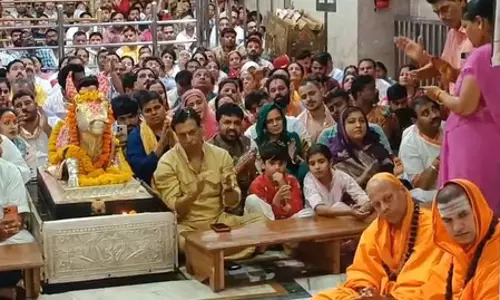 ज्येष्ठ अधिकमास पर महाकाल की भस्म आरती में पहुंचे बॉलीवुड सितारे, लिया आशीर्वाद ज्येष्ठ अधिकमास पर महाकाल की भस्म आरती में पहुंचे बॉलीवुड सितारे, लिया आशीर्वाद