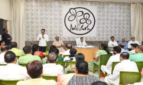 Kolkata: विधायकों की अनुपस्थिति से प्रभावित हुई तृणमूल की बैठक Kolkata: विधायकों की अनुपस्थिति से प्रभावित हुई तृणमूल की बैठक