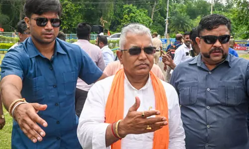 टीएमसी नेताओं पर हमले के बीच मंत्री दिलीप घोष की नसीहत, बोले- बाहर निकलने से बचें, जनता में आक्रोश टीएमसी नेताओं पर हमले के बीच मंत्री दिलीप घोष की नसीहत, बोले- बाहर निकलने से बचें, जनता में आक्रोश