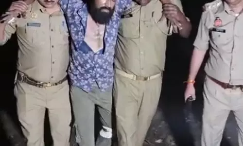 बरेली में पुलिस ने शातिर बदमाश के दोनों पैरों में गोली मारकर किया गिरफ्तार बरेली में पुलिस ने शातिर बदमाश के दोनों पैरों में गोली मारकर किया गिरफ्तार