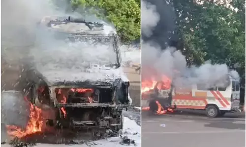 Bhubaneswar : जगमारा में एम्बुलेंस में आग, गाड़ी जलकर खाक Bhubaneswar : जगमारा में एम्बुलेंस में आग, गाड़ी जलकर खाक