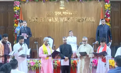पश्चिम बंगाल में मंत्रिमंडल का विस्तार, राज्यपाल ने 35 नए मंत्रियों को दिलाई शपथ पश्चिम बंगाल में मंत्रिमंडल का विस्तार, राज्यपाल ने 35 नए मंत्रियों को दिलाई शपथ
