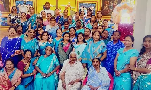Red चर्च में मैरी भक्ति का समापन, होली ट्रिनिटी पर्व पर बड़ी संख्या में श्रद्धालु शामिल Red चर्च में मैरी भक्ति का समापन, होली ट्रिनिटी पर्व पर बड़ी संख्या में श्रद्धालु शामिल