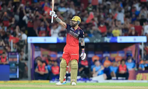 RCB की गेंदबाजी ने दिलाया लगातार दूसरा IPL खिताब, देवदत्त पडिक्कल ने की तारीफ RCB की गेंदबाजी ने दिलाया लगातार दूसरा IPL खिताब, देवदत्त पडिक्कल ने की तारीफ