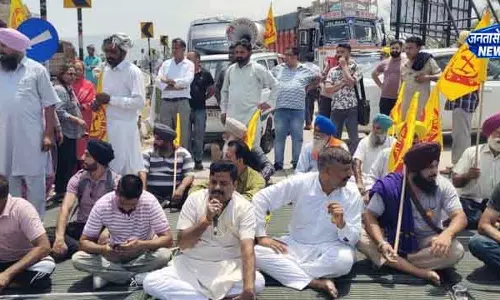 Himachal एंट्री टैक्स को लेकर संघर्ष समिति ने कीरतपुर-मनाली हाईवे जाम किया