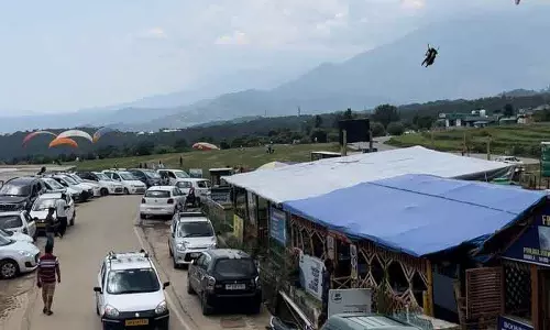 Kangra घाटी में ओवर-टूरिज्म से इकोलॉजी और इंफ्रास्ट्रक्चर को खतरा Kangra घाटी में ओवर-टूरिज्म से इकोलॉजी और इंफ्रास्ट्रक्चर को खतरा