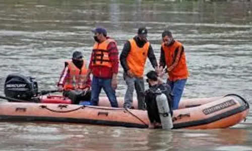 Srinagar: श्रीनगर के व्यक्ति की तलाश में अभियान जारी Srinagar: श्रीनगर के व्यक्ति की तलाश में अभियान जारी