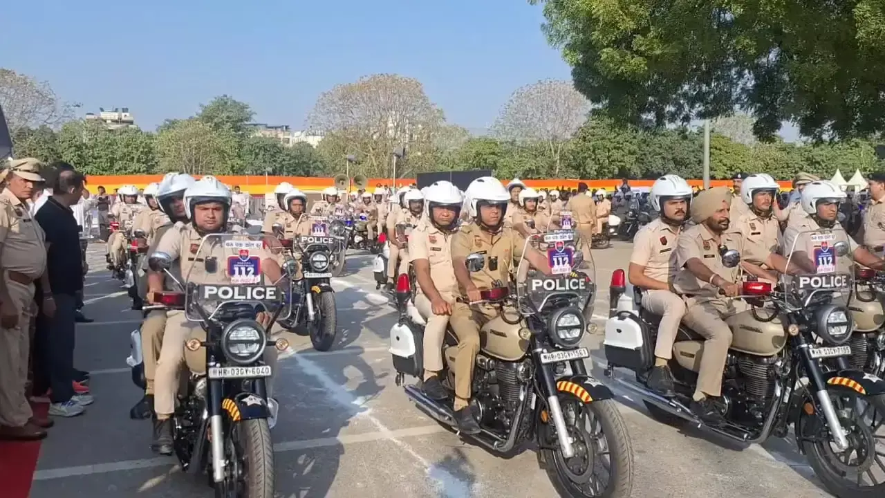 Gurugram: हरियाणा पुलिस को मिले 312 नए वाहन, सीएम ने किया शुभारंभ Gurugram: हरियाणा पुलिस को मिले 312 नए वाहन, सीएम ने किया शुभारंभ