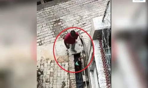 पिता की हैवानियत का LIVE मंजर...गया जेल पिता की हैवानियत का LIVE मंजर...गया जेल