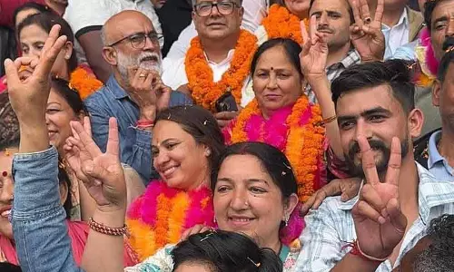 Palampur MC चुनाव में बुटेल बने कांग्रेस के सहारे Palampur MC चुनाव में बुटेल बने कांग्रेस के सहारे