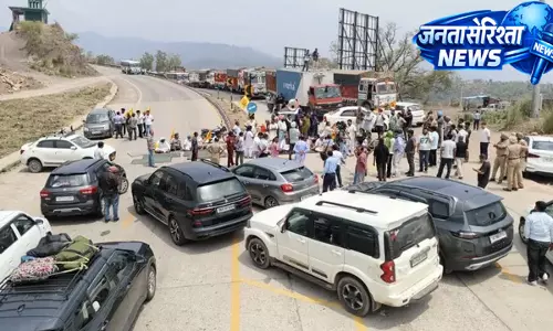 Himachal : पंचायत चुनाव के बाद एंट्री टैक्स को लेकर विवाद, 52 प्वाइंट पर प्रदर्शन Himachal : पंचायत चुनाव के बाद एंट्री टैक्स को लेकर विवाद, 52 प्वाइंट पर प्रदर्शन