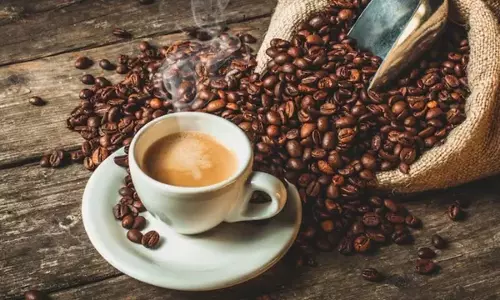 कॉफी की कीमतों में तेज उछाल, सुबह की चुस्कियां बन रही महंगी आदत कॉफी की कीमतों में तेज उछाल, सुबह की चुस्कियां बन रही महंगी आदत