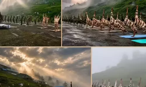 Indian सेना ने अरुणाचल प्रदेश में 9,000 फीट की ऊंचाई पर योग सत्र आयोजित किया Indian सेना ने अरुणाचल प्रदेश में 9,000 फीट की ऊंचाई पर योग सत्र आयोजित किया