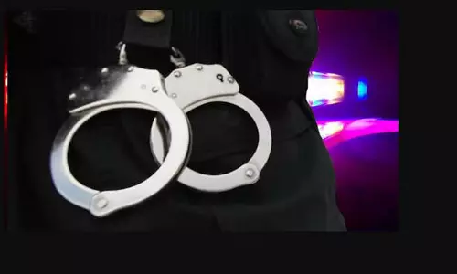 Arunachal: पूर्वी सियांग में संदिग्ध गांजे के साथ महिला पकड़ी गई Arunachal: पूर्वी सियांग में संदिग्ध गांजे के साथ महिला पकड़ी गई