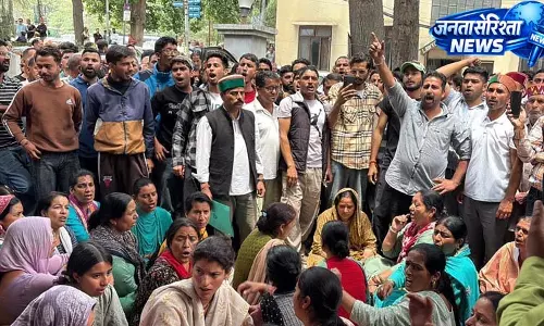 बिना एजेंट मत पेटी खोलने पर भड़के निर्दलीय चौबे राम बिना एजेंट मत पेटी खोलने पर भड़के निर्दलीय चौबे राम