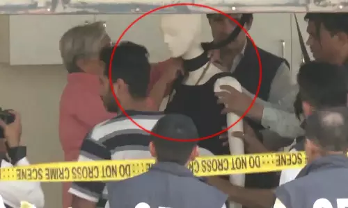 चर्चित ट्विशा शर्मा मौत मामला, CBI टीम ने गिरिबाला सिंह और पति के साथ मिलकर क्राइम सीन को रीक्रिएट किया चर्चित ट्विशा शर्मा मौत मामला, CBI टीम ने गिरिबाला सिंह और पति के साथ मिलकर क्राइम सीन को रीक्रिएट किया