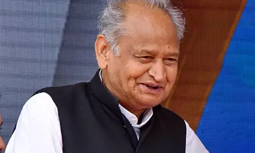 Jaipur: डबल इंजन को लेकर गहलोत का तंज चर्चा में Jaipur: डबल इंजन को लेकर गहलोत का तंज चर्चा में