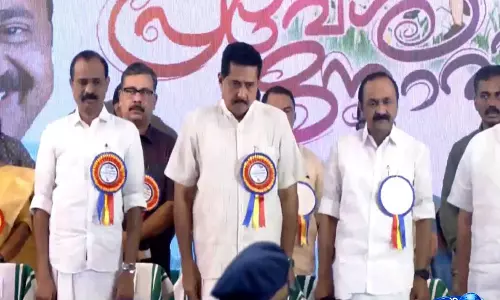 CM सतीशन ने राज्य स्तर पर स्कूल फिर से खुलने पर छात्रों का स्वागत किया, नया एकेडमिक सेशन शुरू हुआ CM सतीशन ने राज्य स्तर पर स्कूल फिर से खुलने पर छात्रों का स्वागत किया, नया एकेडमिक सेशन शुरू हुआ