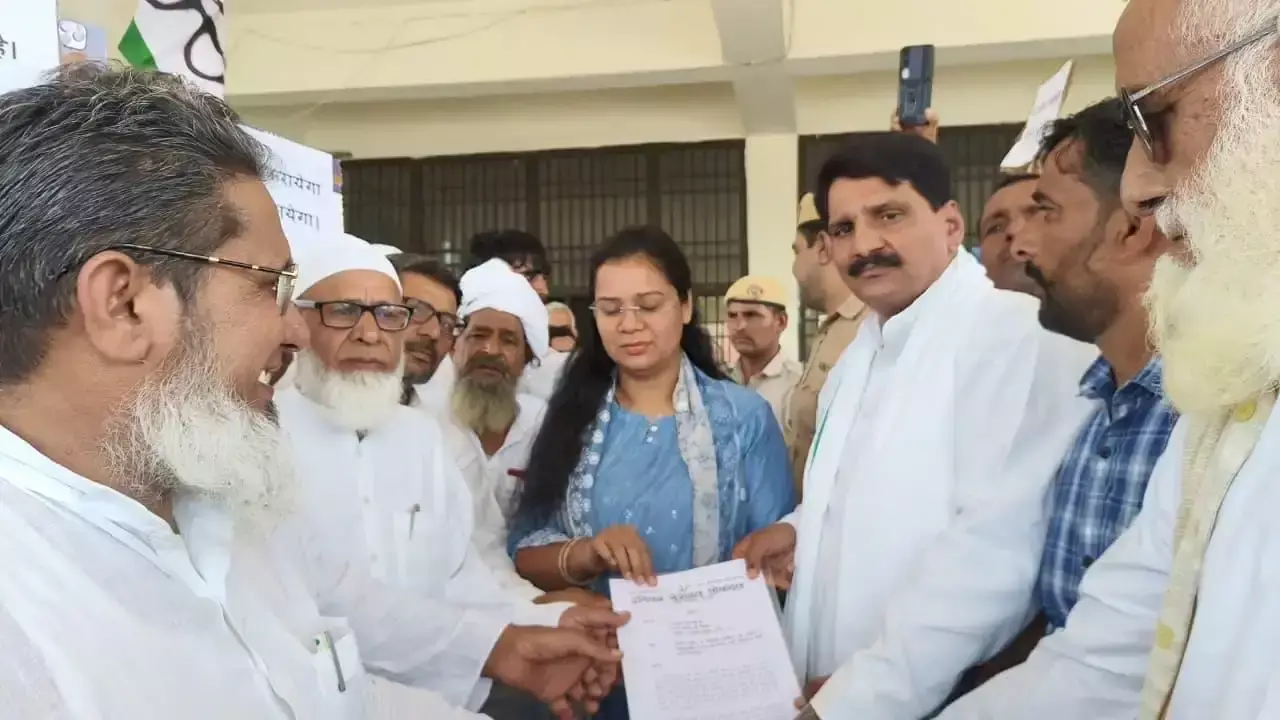 Nuh: महंगे पेट्रोल-डीजल पर इनेलो ने जताया विरोध Nuh: महंगे पेट्रोल-डीजल पर इनेलो ने जताया विरोध