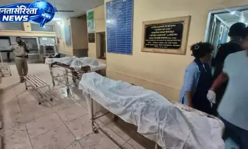 पांच युवकों की भीषण सड़क हादसे में मौत, गांव में पसरा मातम पांच युवकों की भीषण सड़क हादसे में मौत, गांव में पसरा मातम