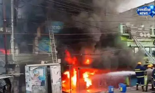 Cuttack प्रेस छाक मछली मार्केट में आग लगने से भारी नुकसान Cuttack प्रेस छाक मछली मार्केट में आग लगने से भारी नुकसान
