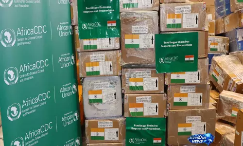 इबोला के प्रकोप के बीच, अफ्रीका CDS ने भारत सरकार की ओर से मिली चिकित्सा सहायता का स्वागत किया इबोला के प्रकोप के बीच, अफ्रीका CDS ने भारत सरकार की ओर से मिली चिकित्सा सहायता का स्वागत किया