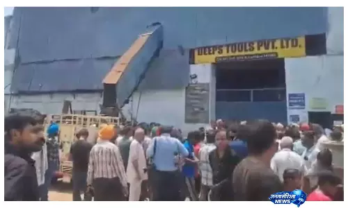 Punjab: मशीन टूल फैक्ट्री में गैस लीक से तीन की मौत, दो अस्पताल में भर्ती Punjab: मशीन टूल फैक्ट्री में गैस लीक से तीन की मौत, दो अस्पताल में भर्ती
