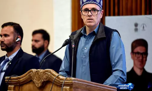 J&K CM ने हज यात्रियों के बैगेज ट्रांजिट मुद्दे पर केंद्रीय मंत्री से की चर्चा, त्वरित कार्रवाई की मांग J&K CM ने हज यात्रियों के बैगेज ट्रांजिट मुद्दे पर केंद्रीय मंत्री से की चर्चा, त्वरित कार्रवाई की मांग